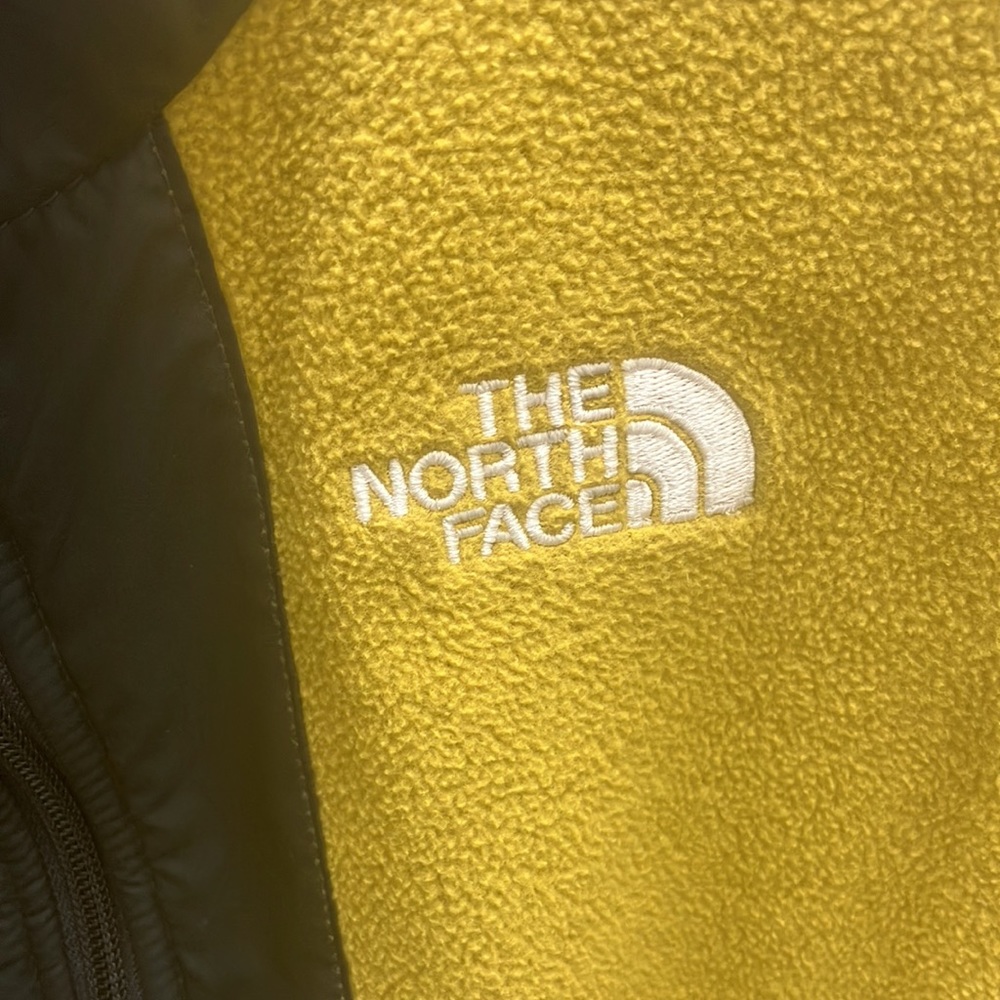 North face pull over - Picture 3 of 4